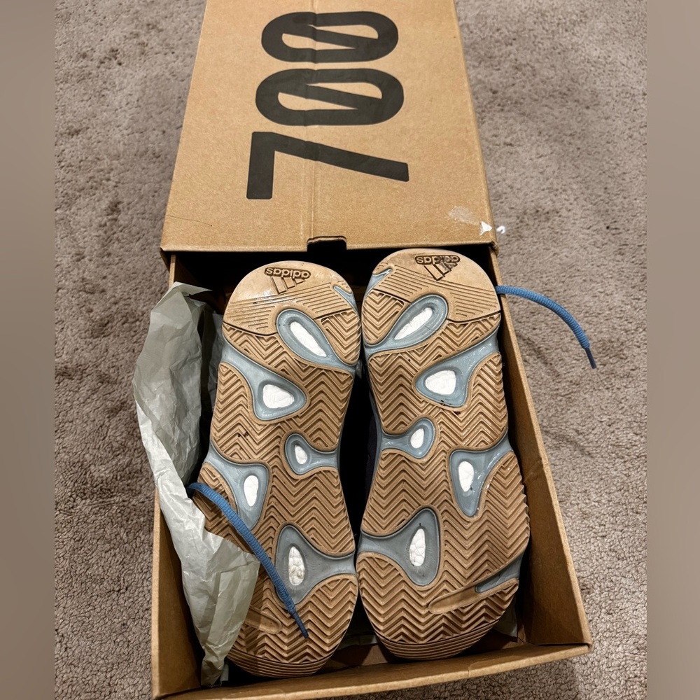 Adidas 700 Boost - Picture 3 of 5